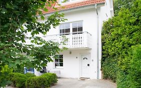 Ferienappartement mit Seeblick und Balkon
